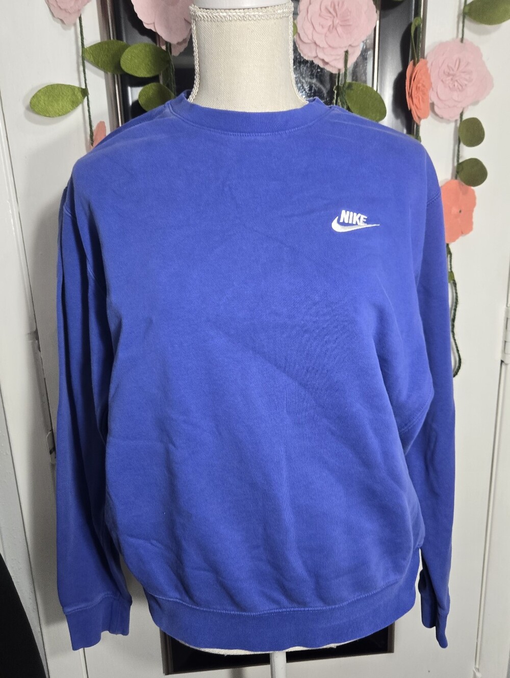 Nike Crewneck Sweatshirt It Is A Vintage Style Unisex Sz M Blue